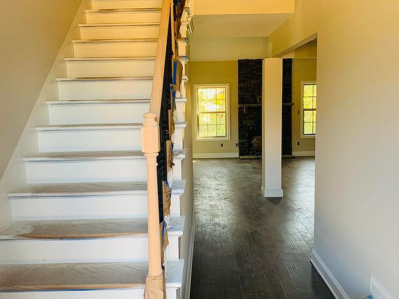 3rd image of 8414 Sand Trap Ln
