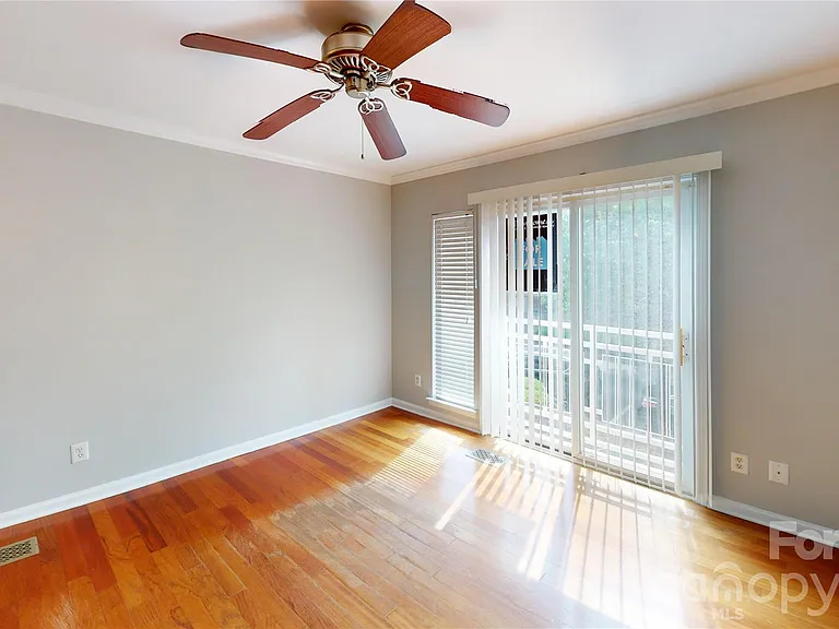 537 Donatello Ave — Photo 5