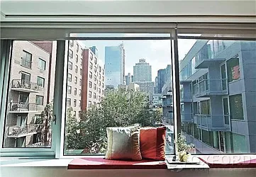 Rented by R New York