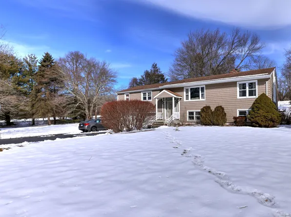 587 Russell Court, Orange, CT 06477