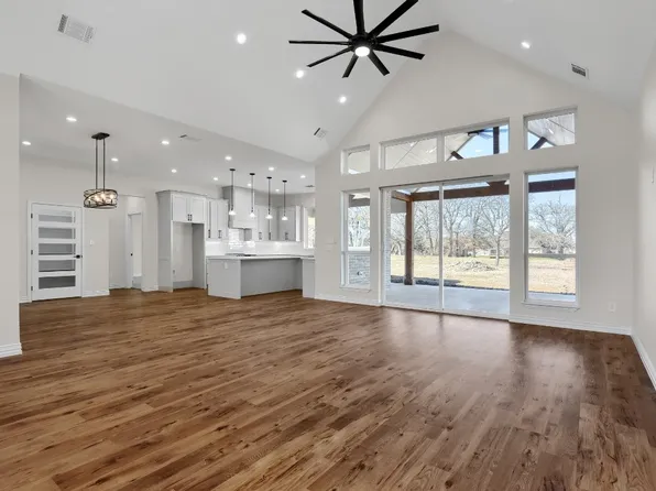 302 Shelby Trl, Bells, TX 75414