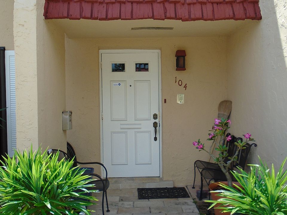 2nd image of 104 Pleasant Hill Ln