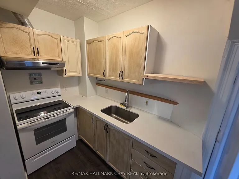 28 Matchedash St N #3 — Photo 7