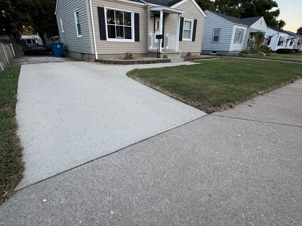 325 12th St, Wood River, IL 62095