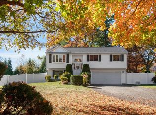 22 Mia Ct, Warwick, RI 02886