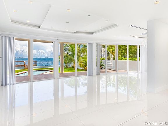 5th image of 1870 Bay Dr