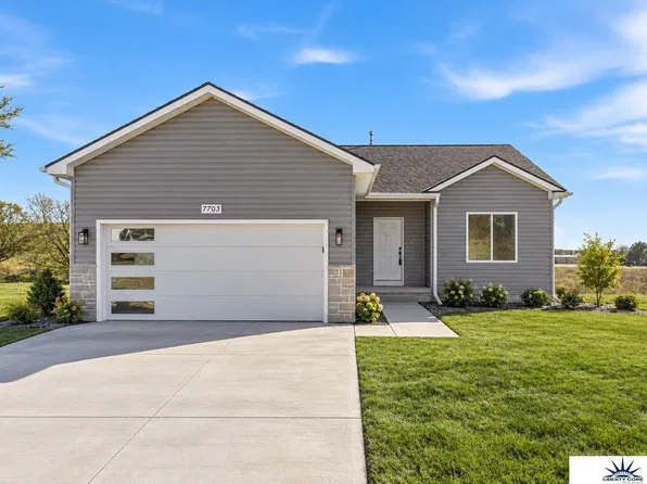 7806 N 94th Cir, Omaha, NE 68122