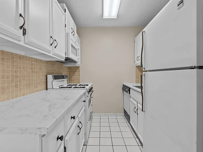 280 E Indiana Ave #C — Photo 5