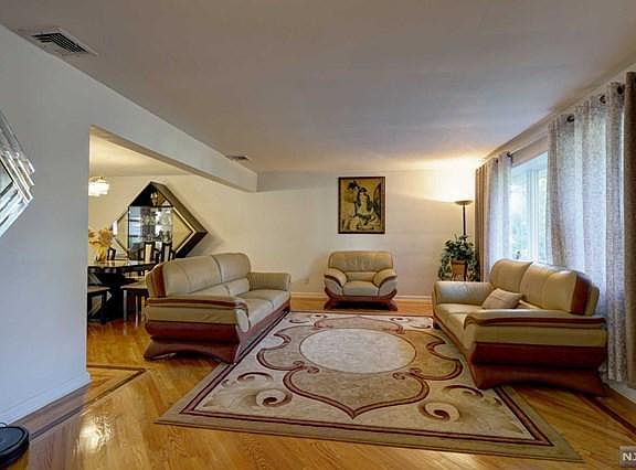 5th image of 9-19 1st St