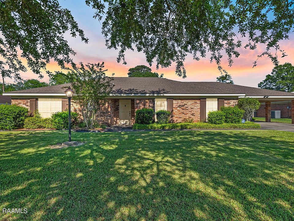 1st image of 208 Estate Dr