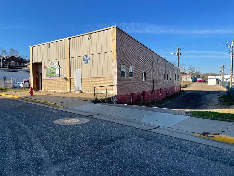 2nd image of 106 Walnut St #1