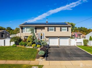 51 Beacon St, Port Reading, NJ 07064