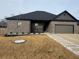 500 Ryder St, Gentry, AR 72734