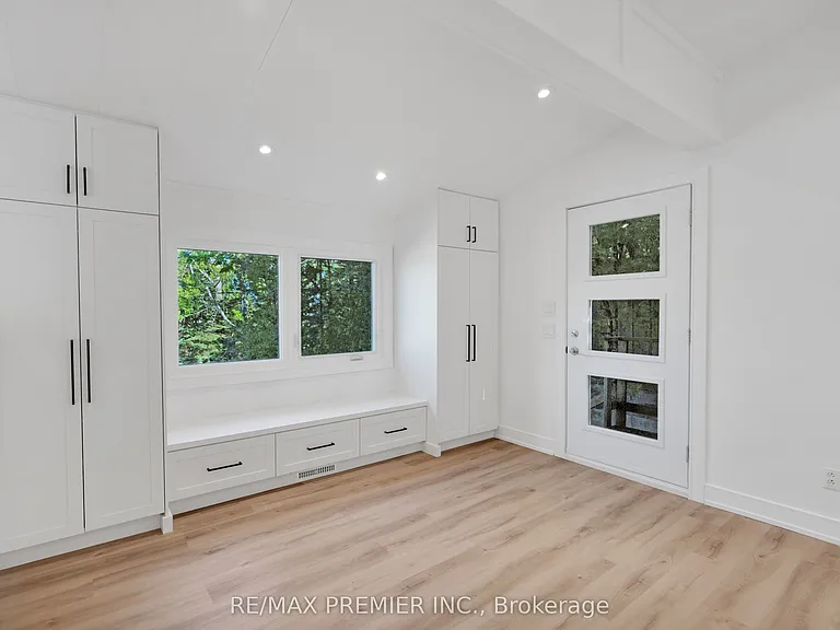 891 Tiny Beaches Rd S — Photo 2
