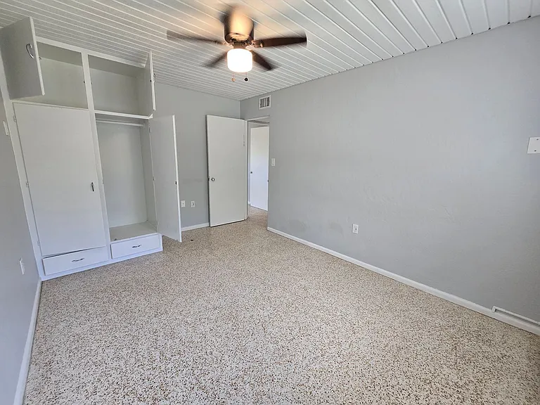 6346 Beechwood Ave — Photo 8