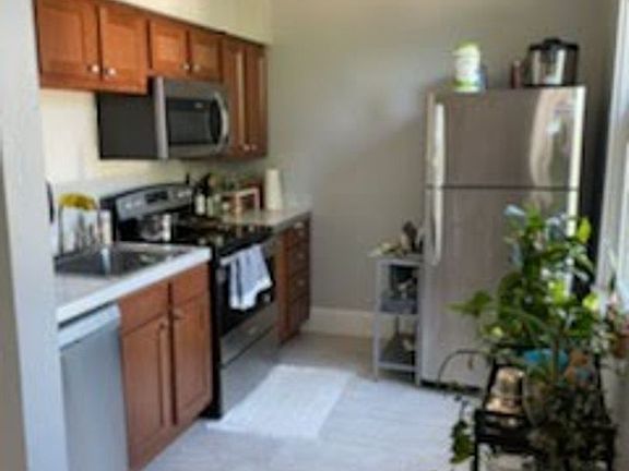 4th image of 211 S Saint Clair St APT 3