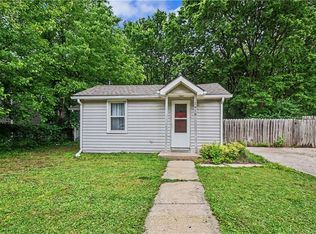 1418 Maple Ln, Lawrence, KS 66044