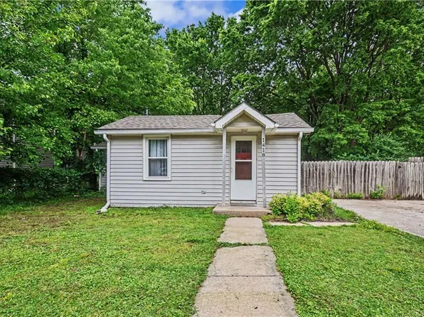 1418 Maple Ln, Lawrence, KS 66044