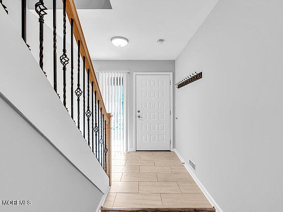 3rd image of 190 Spruce St 6