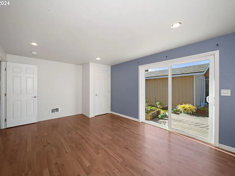 1694 Lincoln St — Photo 15