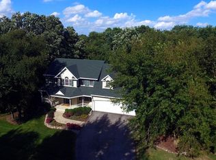 10 Timber Ridge Dr, Yorkville, IL 60560