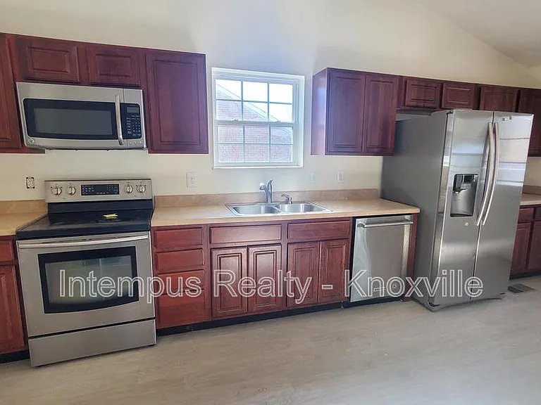 306 Joshua Landing Ct — Photo 6