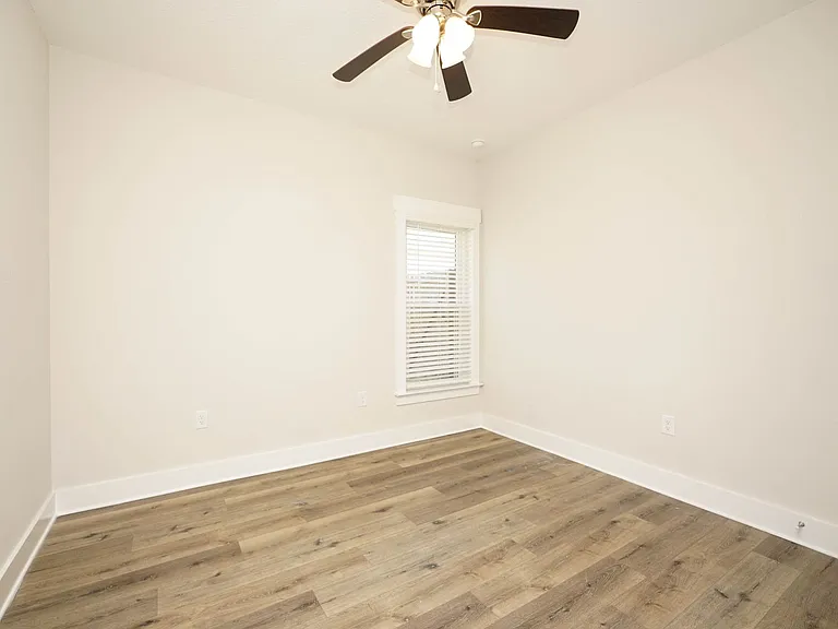 1568 Pine St — Photo 24