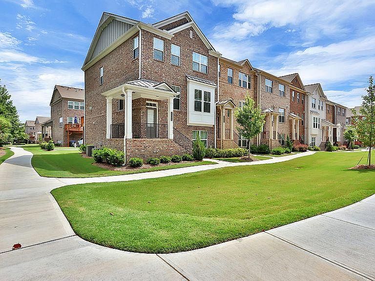 1st image of 636 Sunset Park Dr