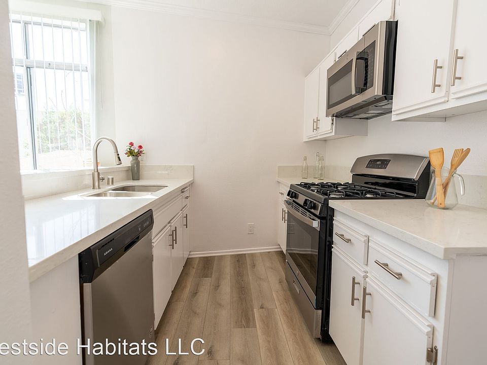 1st image of 14900 Moorpark St APT 106