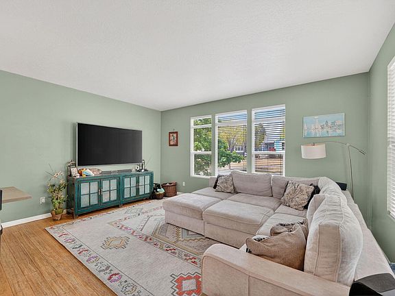 3rd image of 5023 W Currant Dr