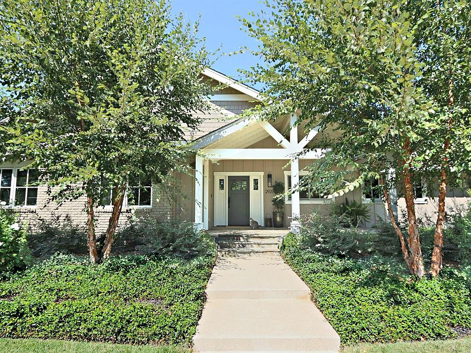 1st image of 2925 Latham Dr