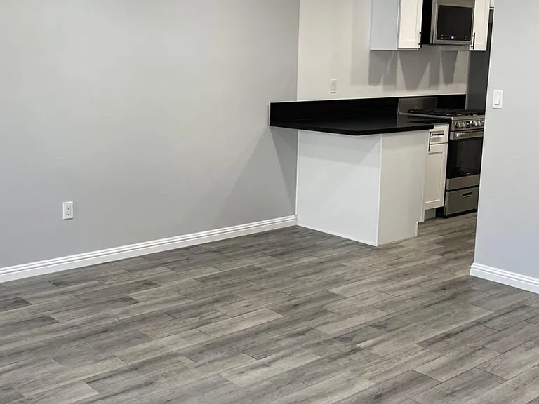 5720 Burchard Ave — Photo 2