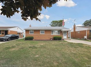 6484 Huntleigh St, Garden City, MI 48135