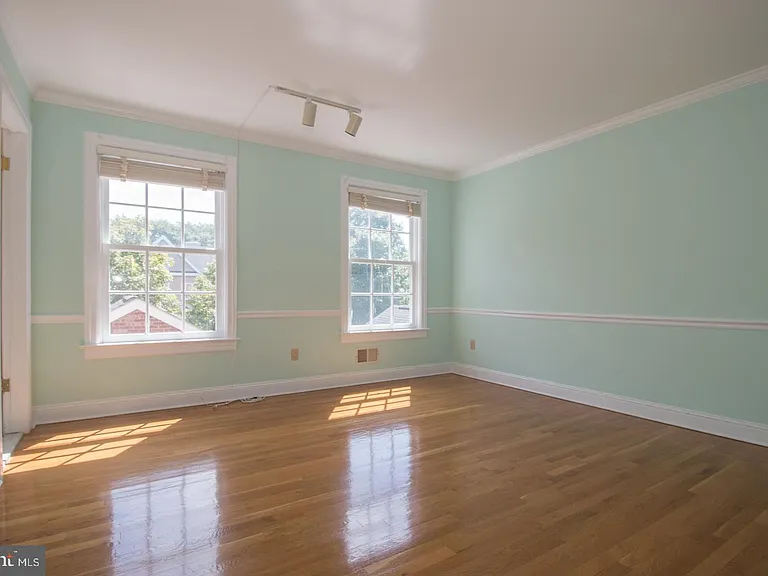42 Governors Ln — Photo 13
