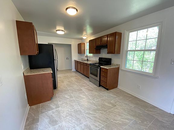 3rd image of 108 Bethune Dr