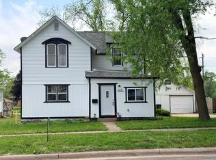 209 E Maple St, Cherokee, IA 51012