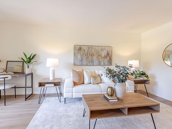 3rd image of 279 Tradewinds Dr APT 6