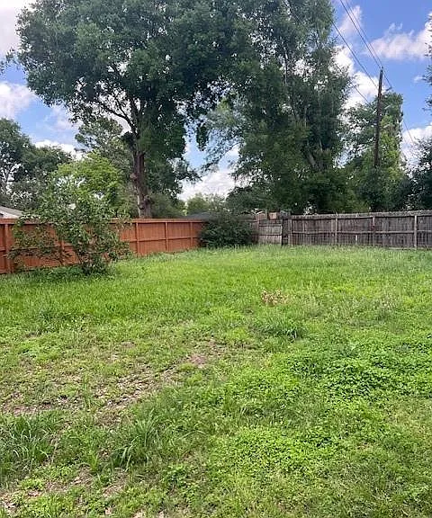 8606 Carriage Creek Dr — Photo 3