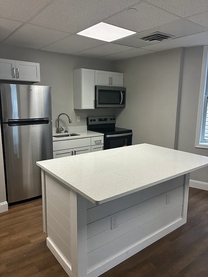 3 bed, $1,295 — Photo 1