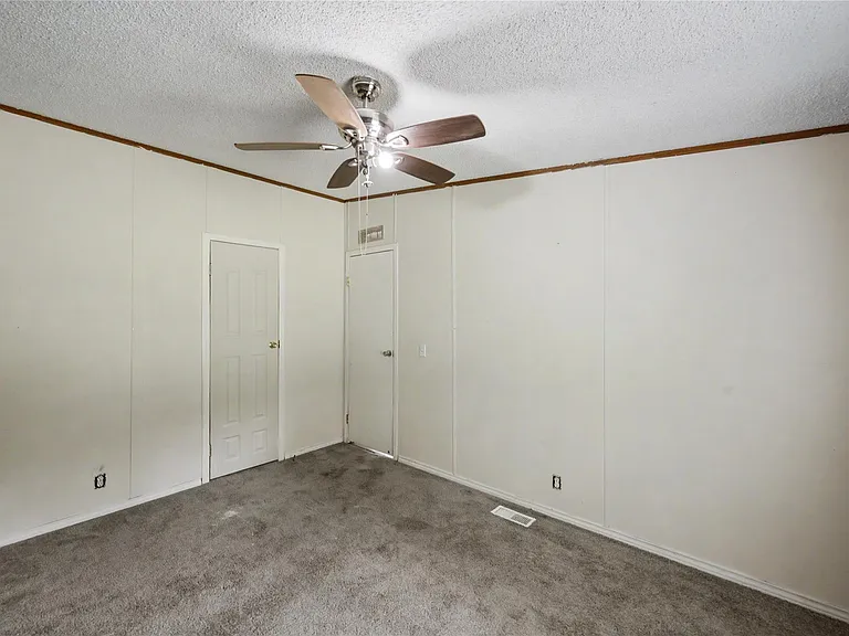 17685 Todd St — Photo 25