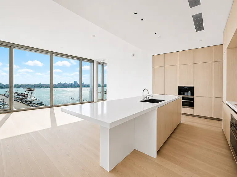 160 Leroy St #S10C — Photo 3