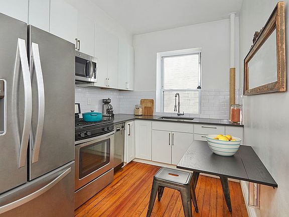 3rd image of 521 41st St APT A3