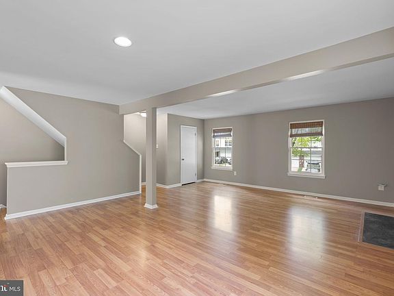 5th image of 10314 College Sq