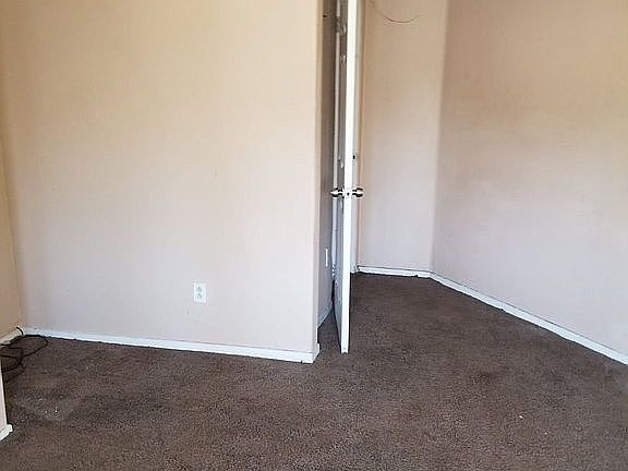 3rd image of 16843 Fairfax St