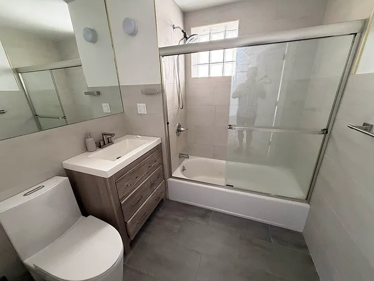 27-15 27th St #3B — Photo 5