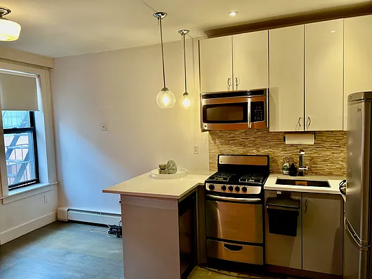 Rented by Qwest Residential Downtown LLC | media 3