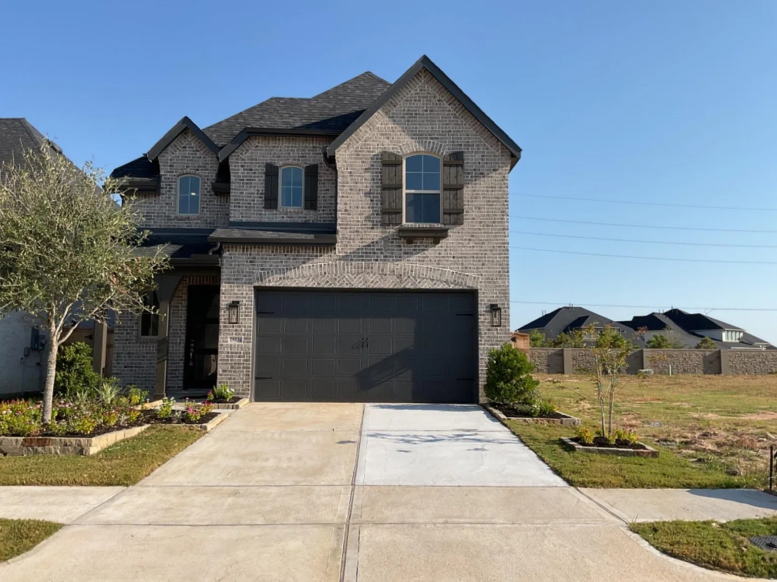 4 bed, 5.0 bath, 2627 sqft, $2,850 — Photo 2