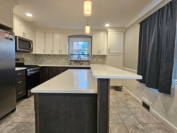 3rd image of 923 Rohrerstown Rd