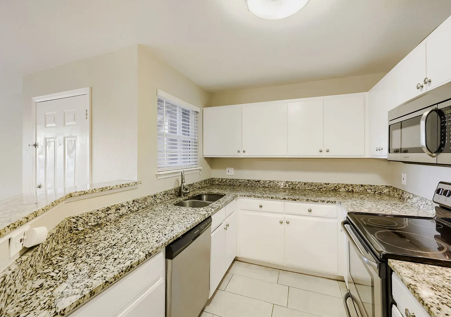 $500 Off Rent! Spacious & Updated 1bd/1ba Condo- Lakewood, Co! Available Now! — Photo 3