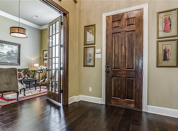 4th image of 801 Essex Dr